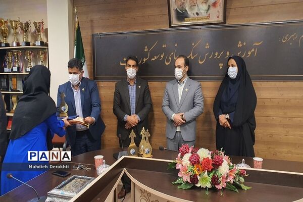 تجلیل از رابطین پژوهش مدارس ناحیه یک بهارستان