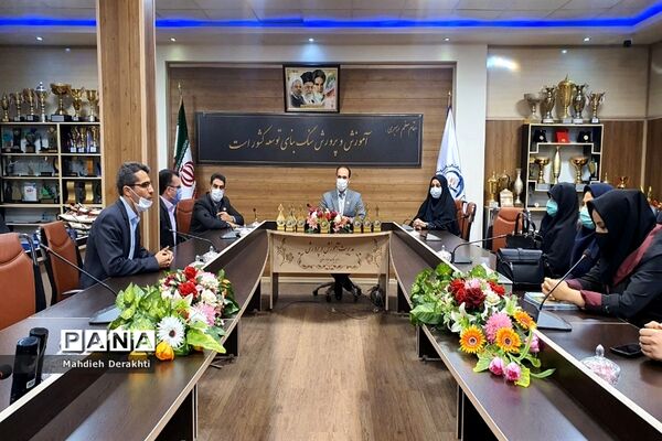 تجلیل از رابطین پژوهش مدارس ناحیه یک بهارستان