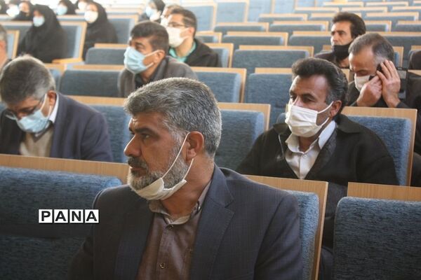 نشست اعضای کانون یاریگران زندگی ابرکوه