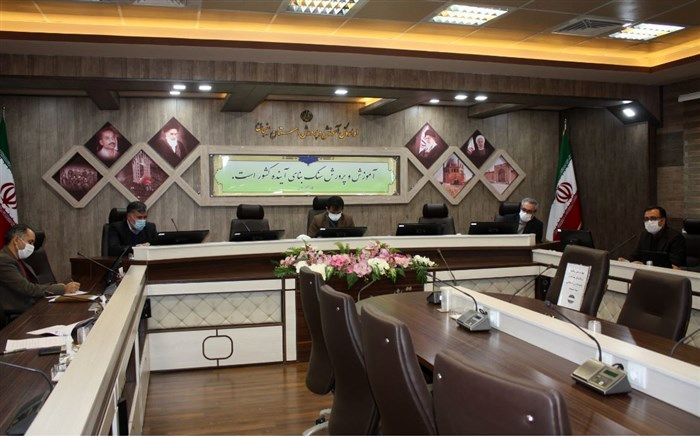 جلسه هم اندیشی، طرح نهضت ملی مشارکت تهیه تبلت و تجهیزات هوشمند دانش آموزی برگزار شد
