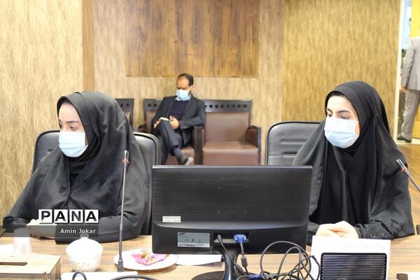 اعطای احکام و اعتبارنامه اعضاء هیات رئیسه مجلس دانش‌آموزی استان فارس