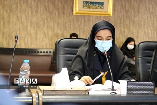 اعطای احکام و اعتبارنامه اعضاء هیات رئیسه مجلس دانش‌آموزی استان فارس