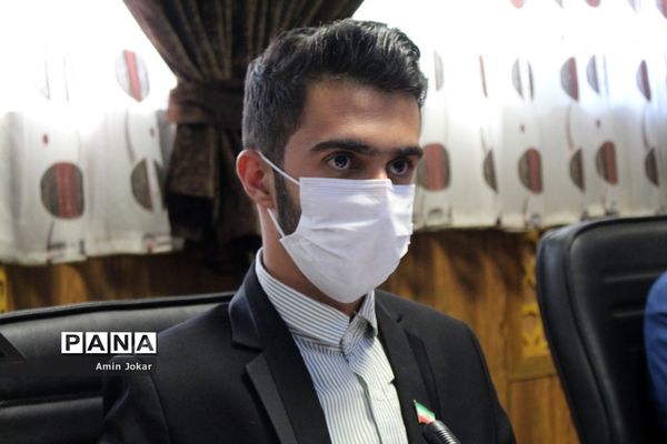 اعطای احکام و اعتبارنامه اعضاء هیات رئیسه مجلس دانش‌آموزی استان فارس