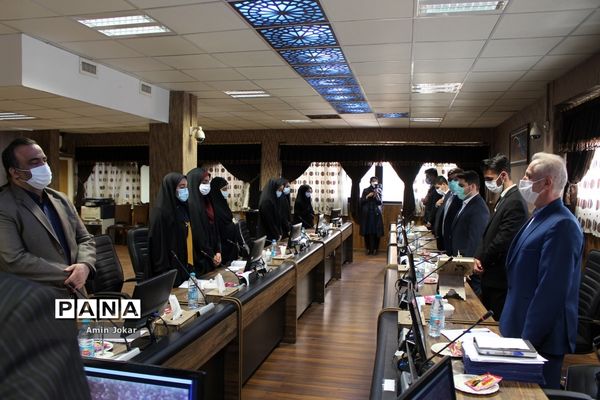 اعطای احکام و اعتبارنامه اعضاء هیات رئیسه مجلس دانش‌آموزی استان فارس