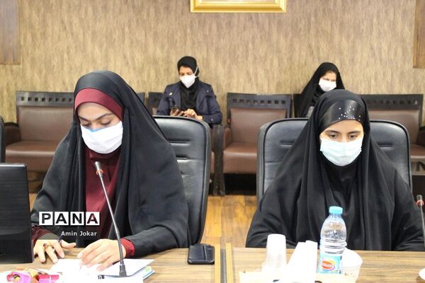 اعطای احکام و اعتبارنامه اعضاء هیات رئیسه مجلس دانش‌آموزی استان فارس