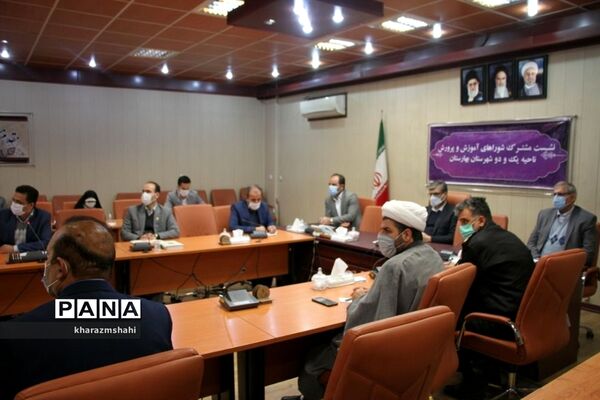 جلسه مشترک شورای آموزش و پرورش نواحی یک و دو بهارستان با موضوع طرح نماد در فرمانداری
