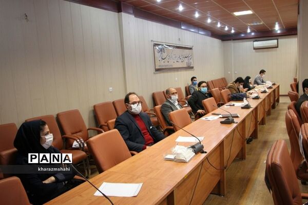 جلسه مشترک شورای آموزش و پرورش نواحی یک و دو بهارستان با موضوع طرح نماد در فرمانداری