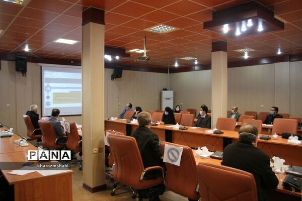 جلسه مشترک شورای آموزش و پرورش نواحی یک و دو بهارستان با موضوع طرح نماد در فرمانداری