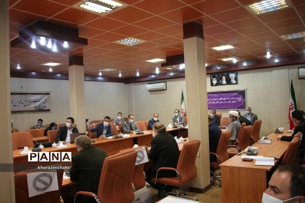 جلسه مشترک شورای آموزش و پرورش نواحی یک و دو بهارستان با موضوع طرح نماد در فرمانداری
