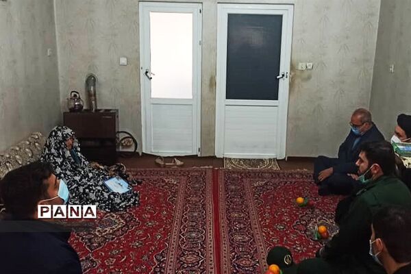 دیدارمسئولان آموزش و پرورش ناحیه یک ری با خانواده‌های معظم شهدای دفاع مقدس