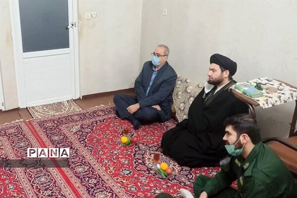 دیدارمسئولان آموزش و پرورش ناحیه یک ری با خانواده‌های معظم شهدای دفاع مقدس