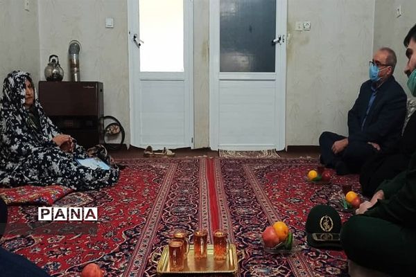 دیدارمسئولان آموزش و پرورش ناحیه یک ری با خانواده‌های معظم شهدای دفاع مقدس