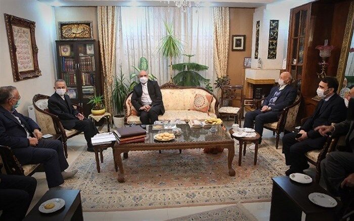 دیدار حاجی میرزایی با معلمی که بیش از 76 سال ریاضیات تدریس می‌کند