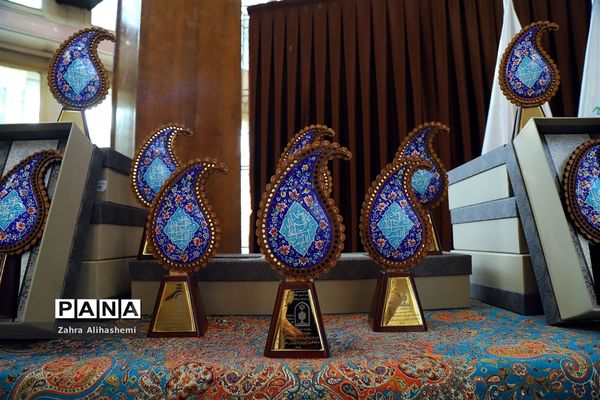 اختتامیه و تجلیل از برگزیدگان کشوری مهتاب در نور