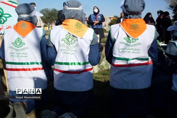 پاکسازی ساحل رودخانه کارون در شهراهواز توسط پیشتازان ناحیه یک اهواز