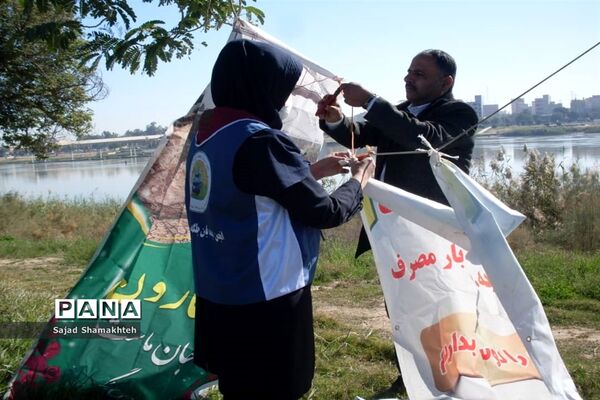 پاکسازی ساحل رودخانه کارون در شهراهواز توسط پیشتازان ناحیه یک اهواز