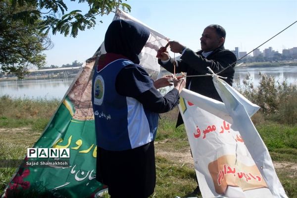 پاکسازی ساحل رودخانه کارون در شهراهواز توسط پیشتازان ناحیه یک اهواز