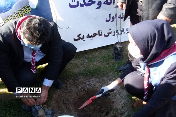 پاکسازی ساحل رودخانه کارون در شهراهواز توسط پیشتازان ناحیه یک اهواز