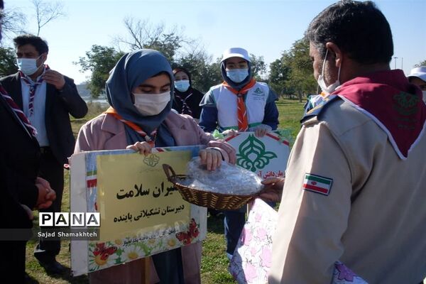 پاکسازی ساحل رودخانه کارون در شهراهواز توسط پیشتازان ناحیه یک اهواز