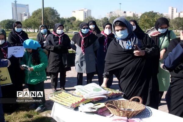 پاکسازی ساحل رودخانه کارون در شهراهواز توسط پیشتازان ناحیه یک اهواز