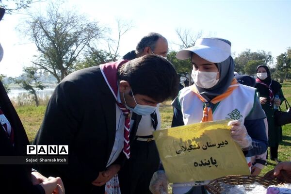 پاکسازی ساحل رودخانه کارون در شهراهواز توسط پیشتازان ناحیه یک اهواز