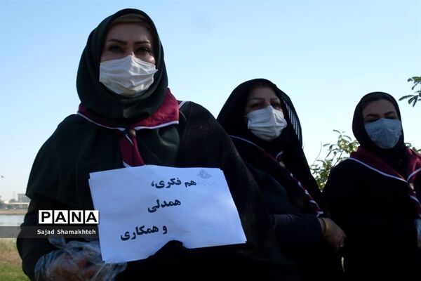 پاکسازی ساحل رودخانه کارون در شهراهواز توسط پیشتازان ناحیه یک اهواز