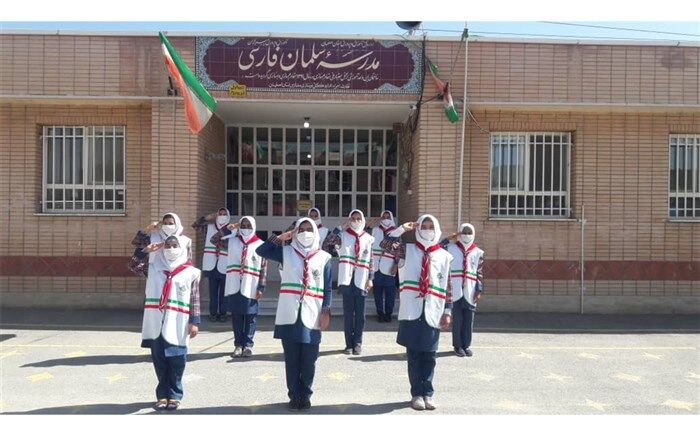3 اثر برگزیده دانش‌آموزان در جشنواره تابستان شاد، از دبستان  سلمان منطقه پیربکران اصفهان