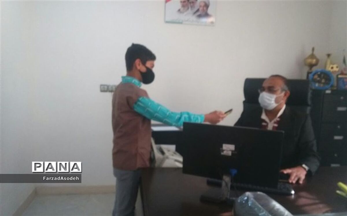 کشف سنگ قبر تاریخی در روستای رزق آباد کاشمر