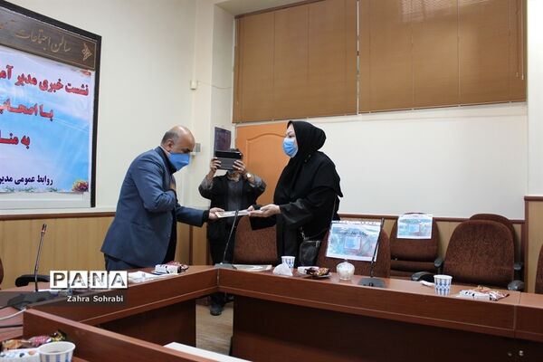 نشست خبری مدیر آموزش و پرورش شهرستان اسلامشهر با اصحاب رسانه  و خبرنگاران