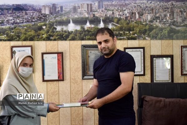 تبریک دانش آموزان خبرنگار خبرگزاری پانا، به مناسبت روز خبرنگار  به خبرنگاران  آذربایجان شرقی