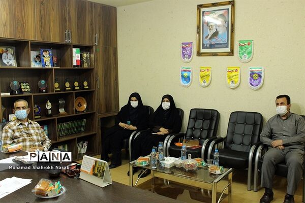 نشست هم‌اندیشی مدیرسازمان دانش‌آموزی خوزستان با مربیان پیشکسوت تشکیلاتی