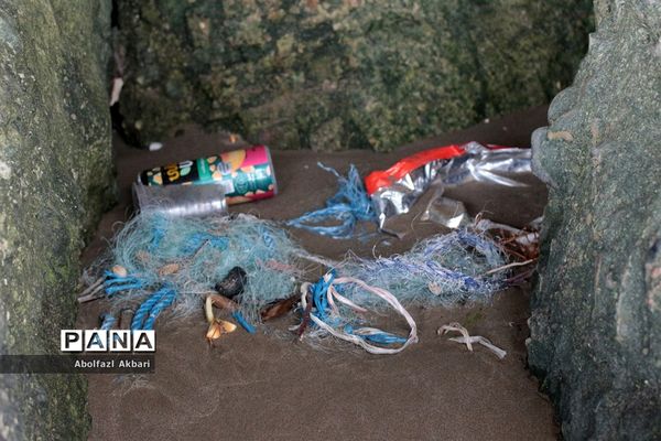 ساحل فرح‌آباد ساری و زباله‌هایی  رها شده