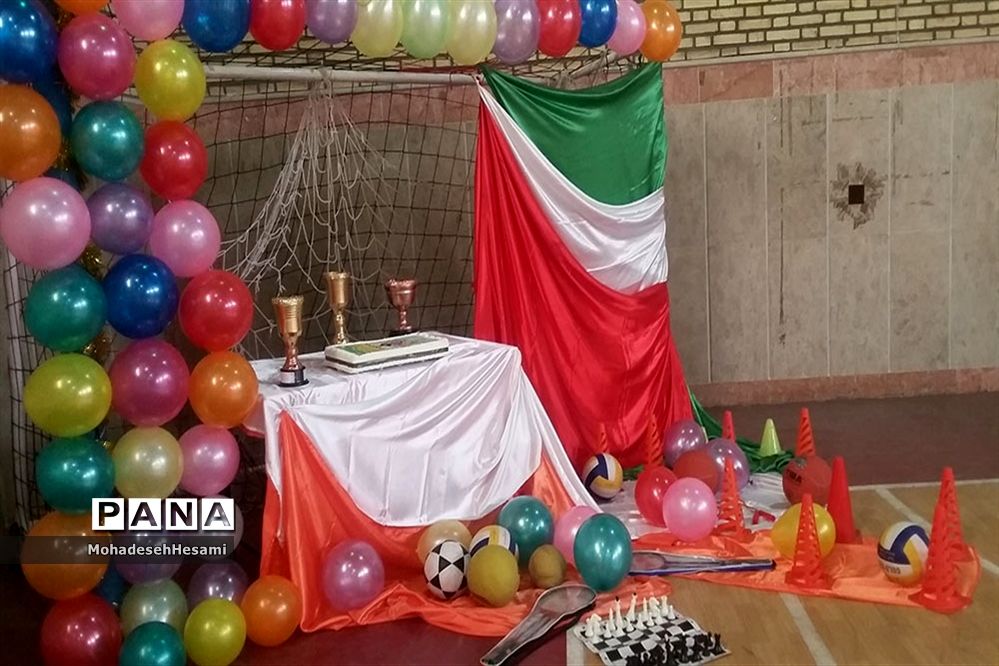 توزیع تقدیرنامه ششمین دوره المپیاد ورزشی درون مدرسه ای 