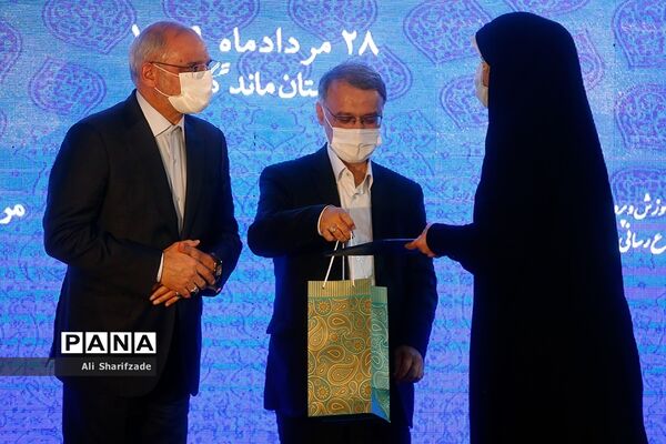 آیین تجلیل از معلمان و عوامل برنامه مدرسه تلویزیونی ایران