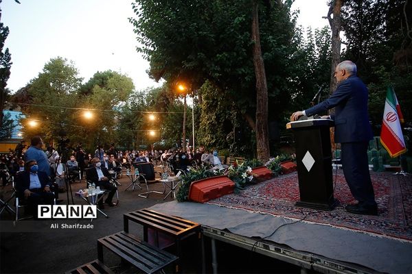 آیین تجلیل از معلمان و عوامل برنامه مدرسه تلویزیونی ایران