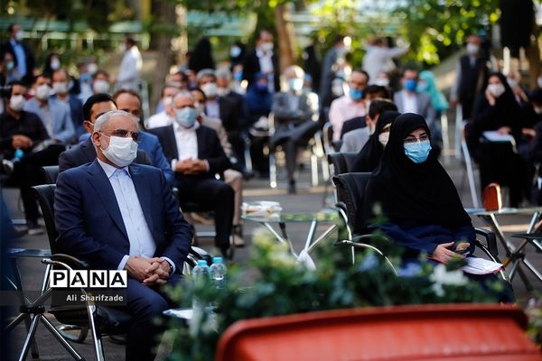 آیین تجلیل از معلمان و عوامل برنامه مدرسه تلویزیونی ایران