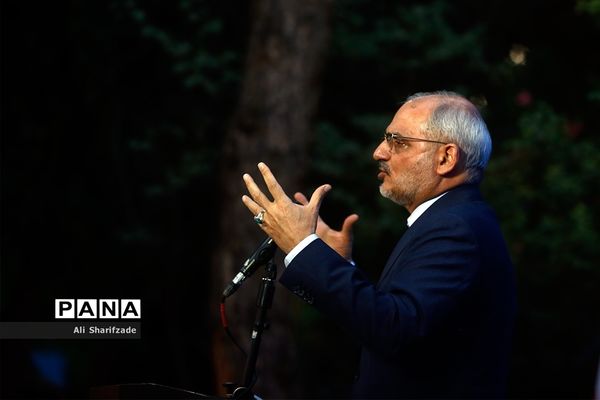 آیین تجلیل از معلمان و عوامل برنامه مدرسه تلویزیونی ایران