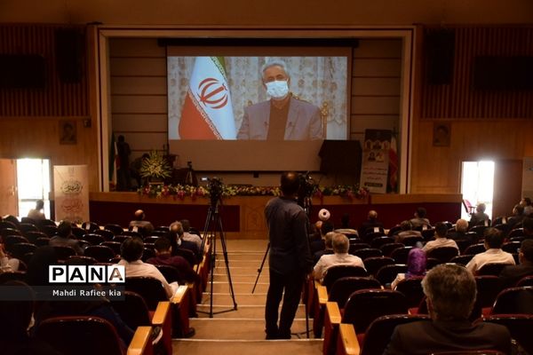 برگزارى مراسم روز پزشک جهت قدردانى از پزشکان فعال بخش‌هاى کرونایى آذربایجان شرقى