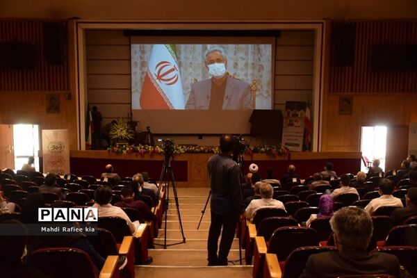 برگزارى مراسم روز پزشک جهت قدردانى از پزشکان فعال بخش‌هاى کرونایى آذربایجان شرقى