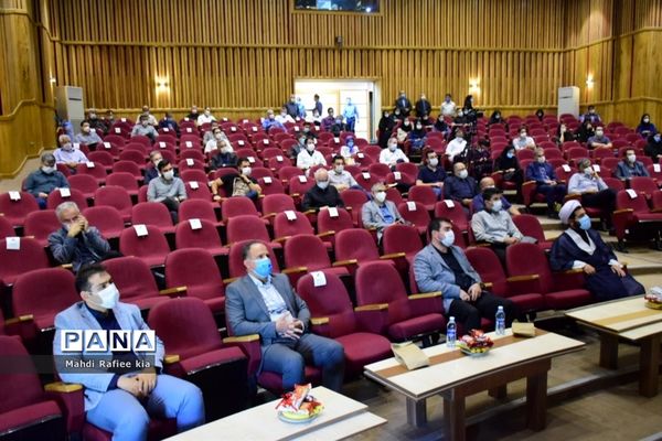 برگزارى مراسم روز پزشک جهت قدردانى از پزشکان فعال بخش‌هاى کرونایى آذربایجان شرقى