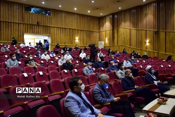 برگزارى مراسم روز پزشک جهت قدردانى از پزشکان فعال بخش‌هاى کرونایى آذربایجان شرقى