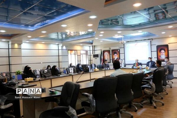 تجلیل و تقدیر از طلایه داران تربیت آموزش و پرورش دشتی