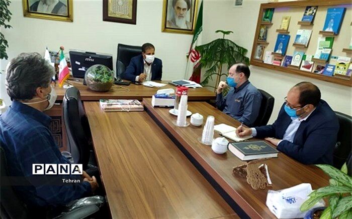 نشست گراوند با روسای کمیته امداد مناطق یازده و شش