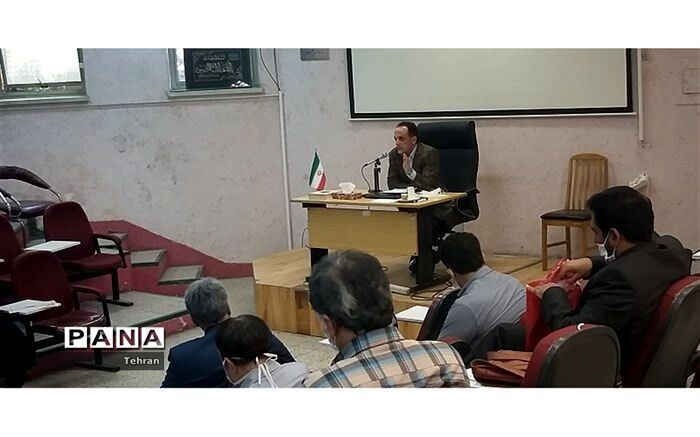 جلسه ساماندهی نیروی انسانی و پروژه بازگشایی مدارس متوسطه منطقه 3