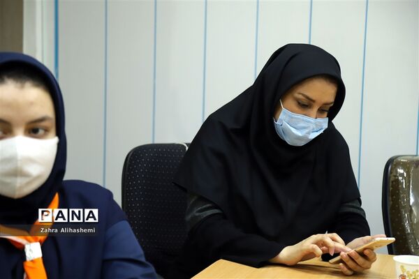 تجلیل از خبرنگار دانش‌آموزان پانای شهر تهران