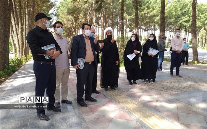 زنان از پارک بانوان کاشمر حمایت کنند