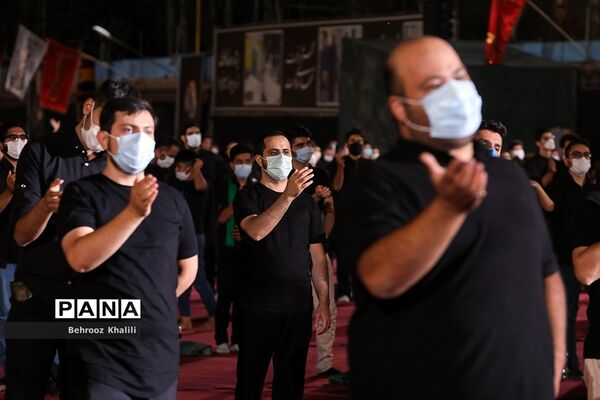 عزاداری حسینی در هیئت ریحانه‌الحسین