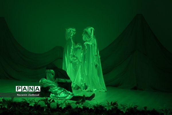 اجرای نمایش حنای خون