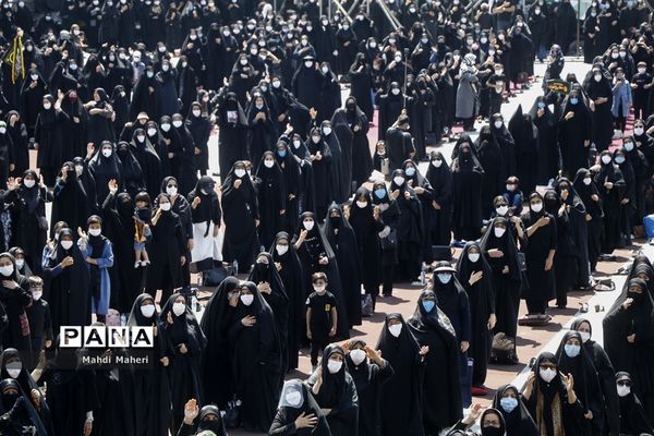 عزاداری ظهر عاشورای حسینی در میدان امام حسین (ع)