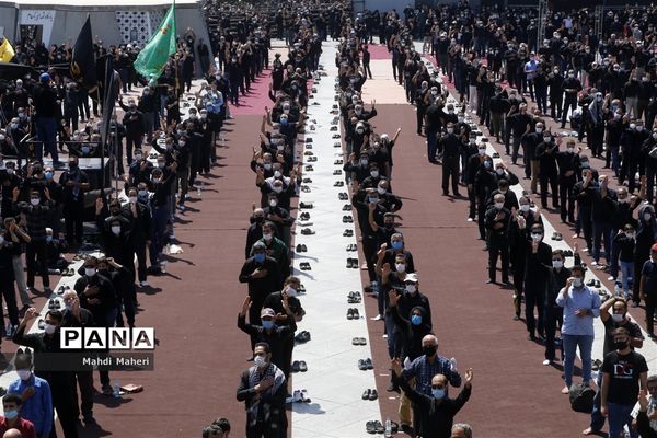 عزاداری ظهر عاشورای حسینی در میدان امام حسین (ع)